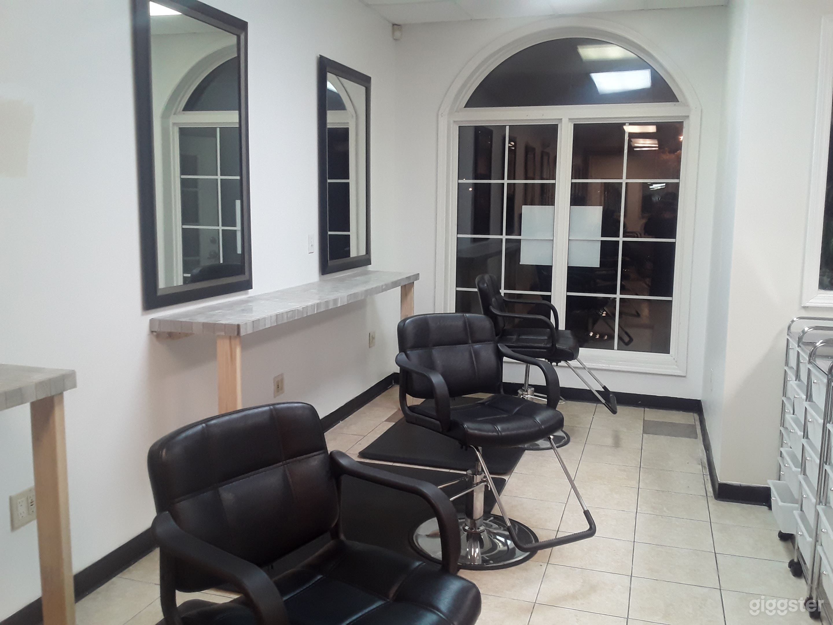 Huge Salon Space - Atlanta Airport Area Photo 1