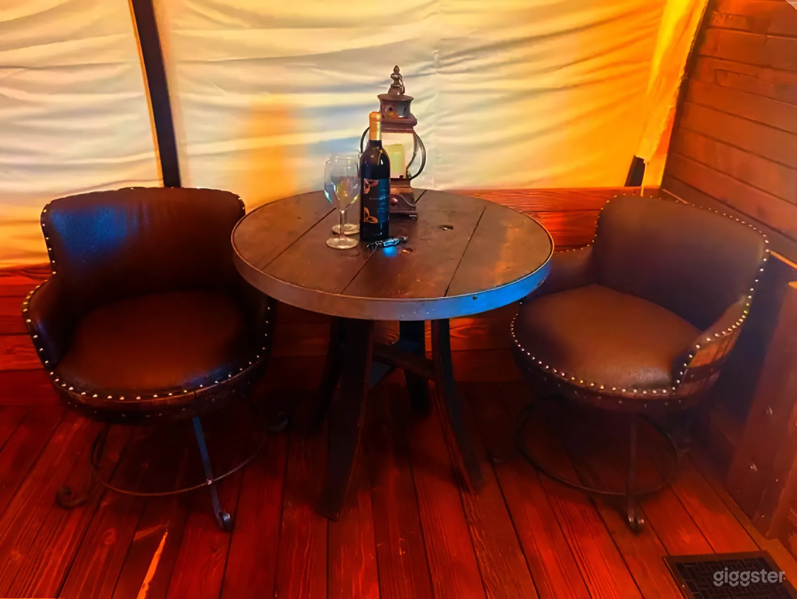 Couples Wagon - Romantic Handcrafted Retreat Photo 3