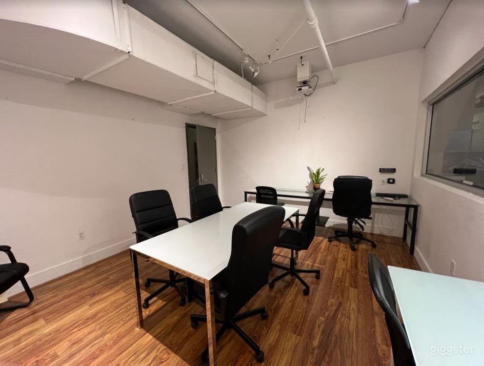 Private and Comfy Conference Room in Brooklyn Photo 4