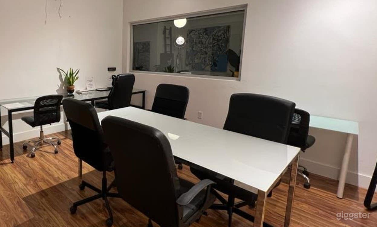 Private and Comfy Conference Room in Brooklyn Photo 3