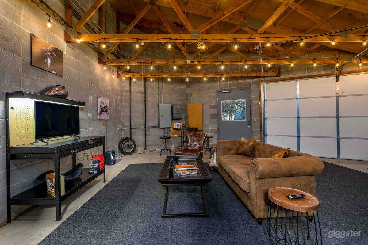 3BR downtown BOHO Oasis with Epic Garage Hangout Photo 2