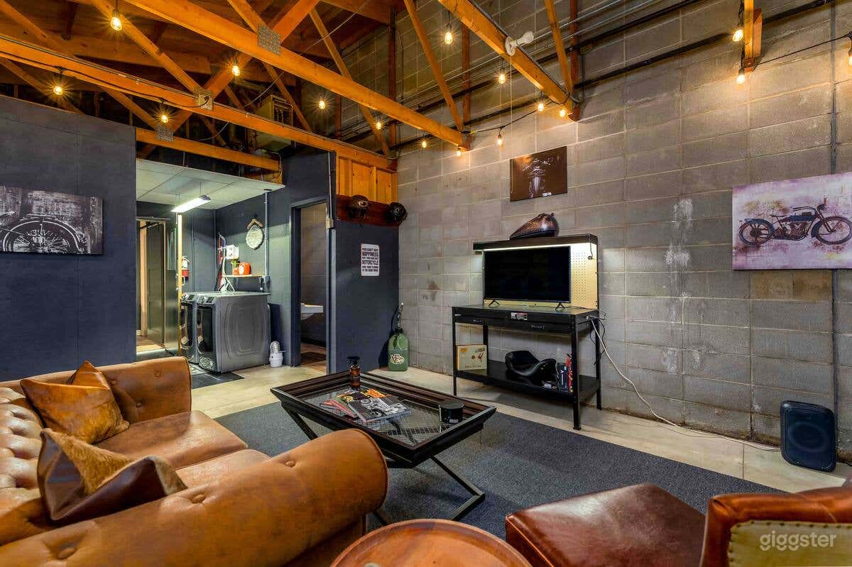 3BR downtown BOHO Oasis with Epic Garage Hangout Photo 3