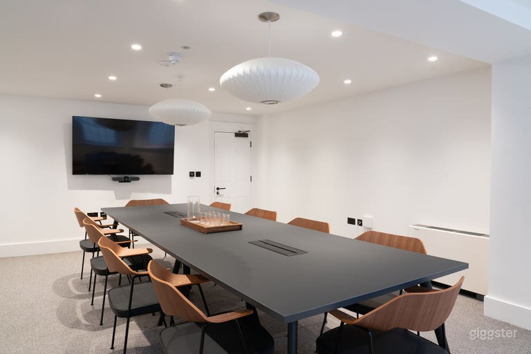  Salle de réunion méticuleusement rénovée 