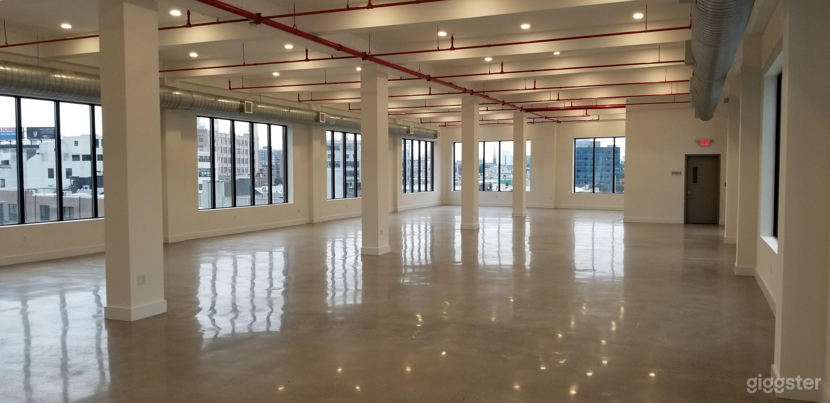 Large Loft w/NYC Views: Location 5171 Photo 2