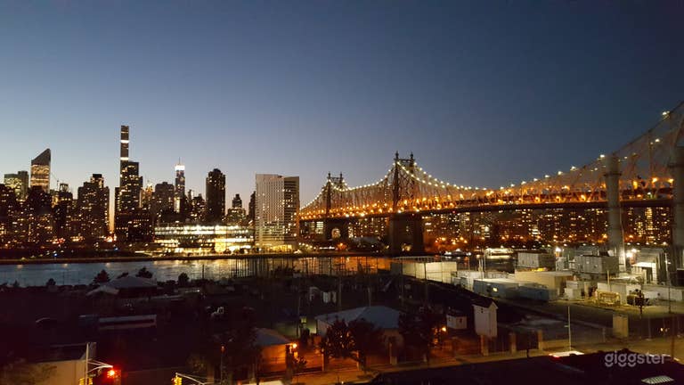  Large Loft w/NYC Views: Location 5171 