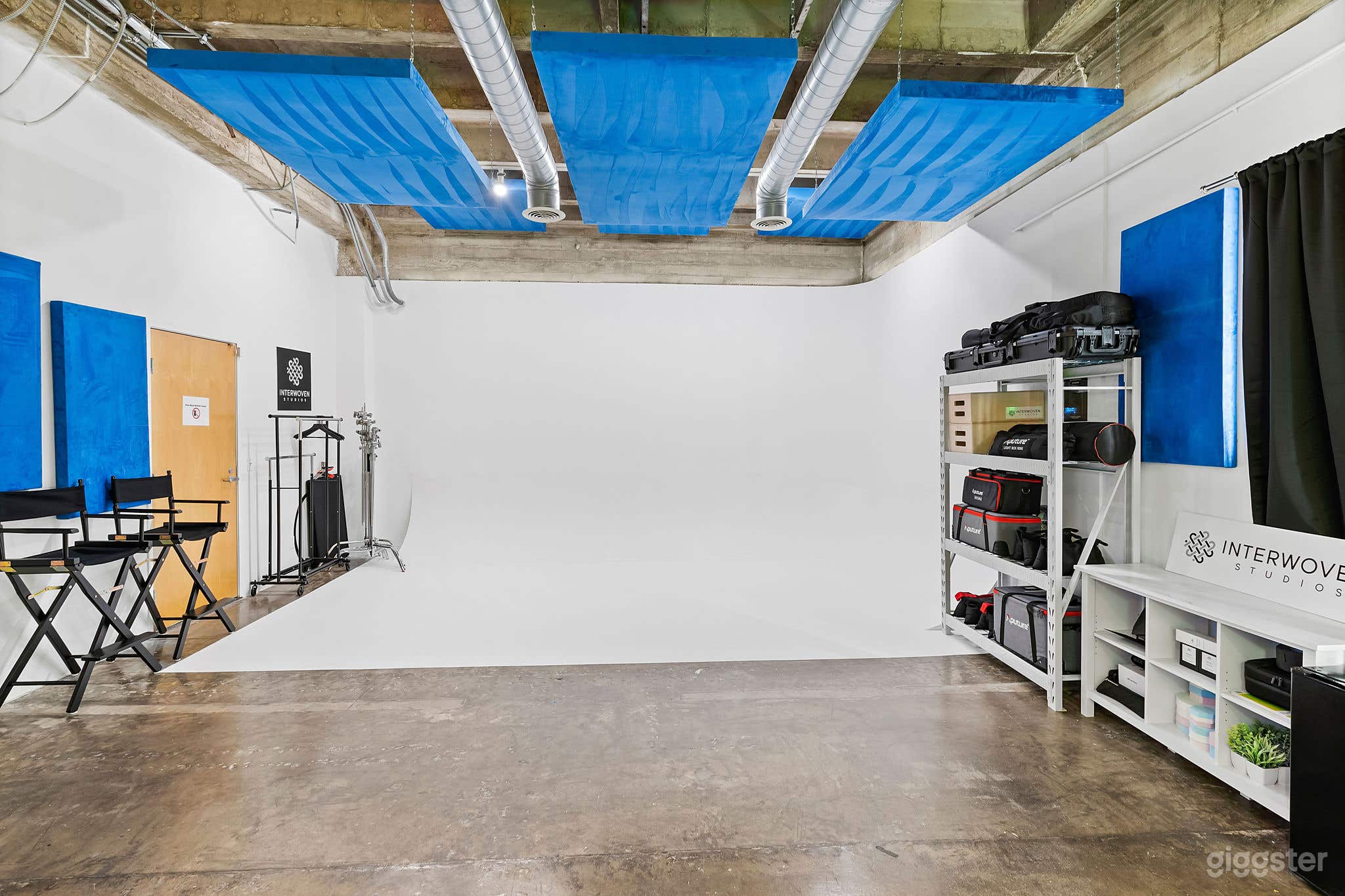 MODERN PHOTO/VIDEO STUDIO | CYCLORAMA &amp; SEAMLESS  Photo 3