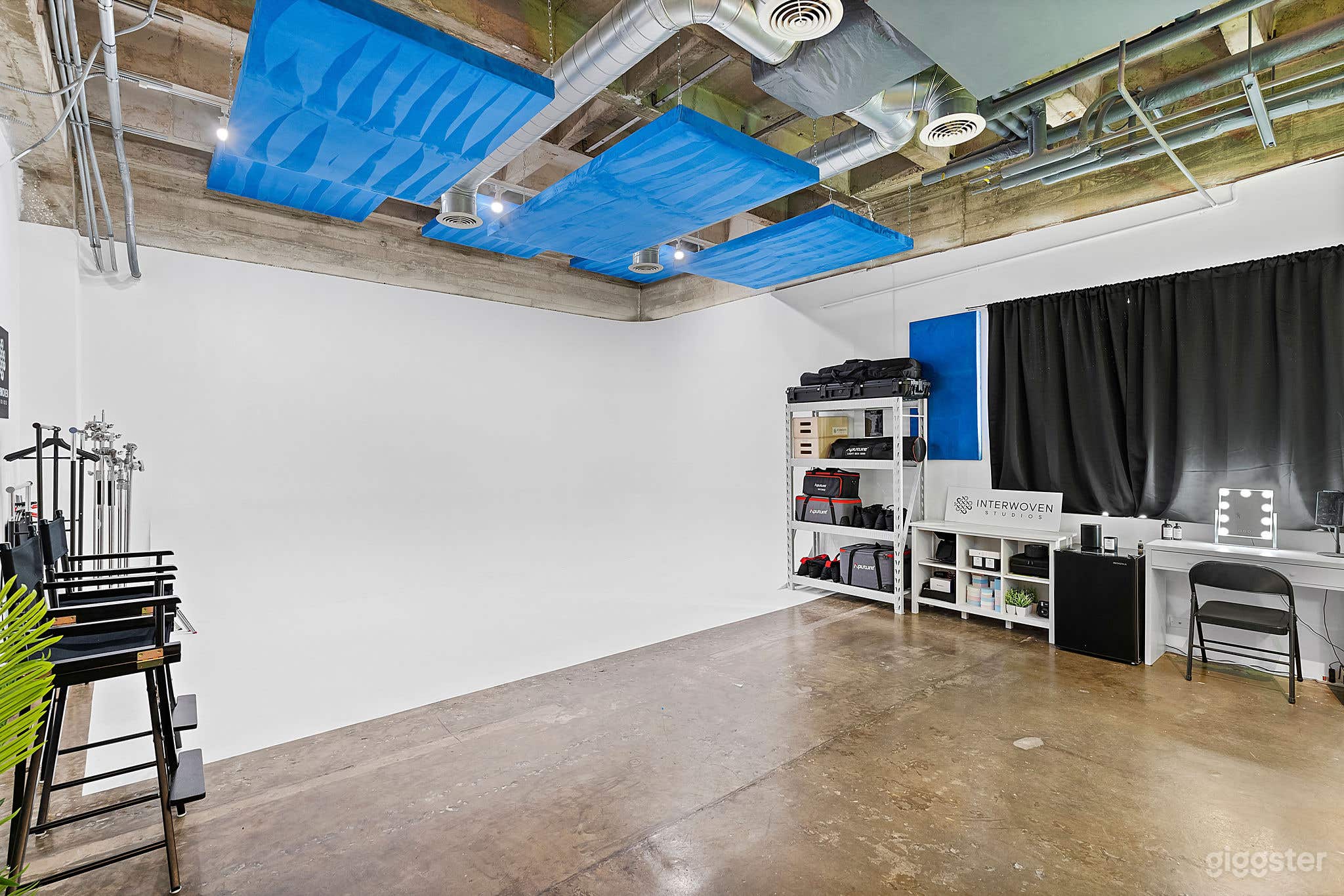 MODERN PHOTO/VIDEO STUDIO | CYCLORAMA &amp; SEAMLESS  Photo 4