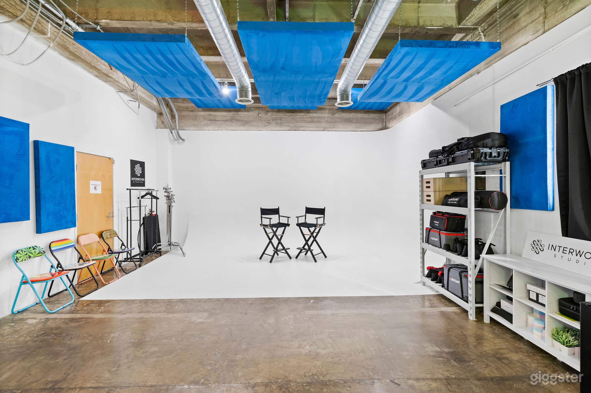 MODERN PHOTO/VIDEO STUDIO | CYCLORAMA &amp; SEAMLESS  Photo 2