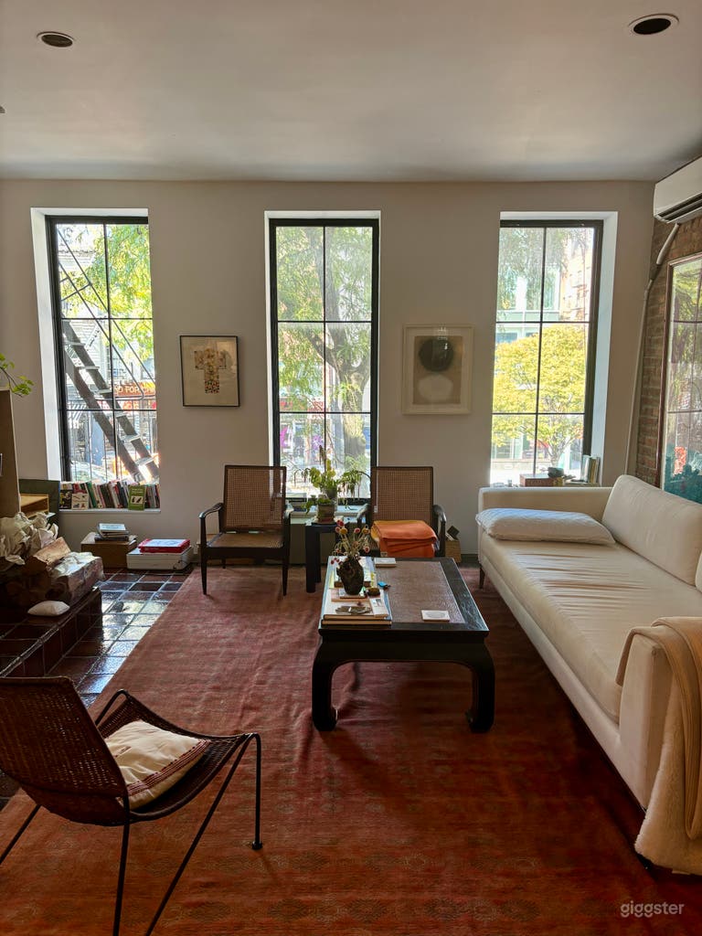  Quintessential NY: Exposed Brick, Tile Floors, Fire Place 