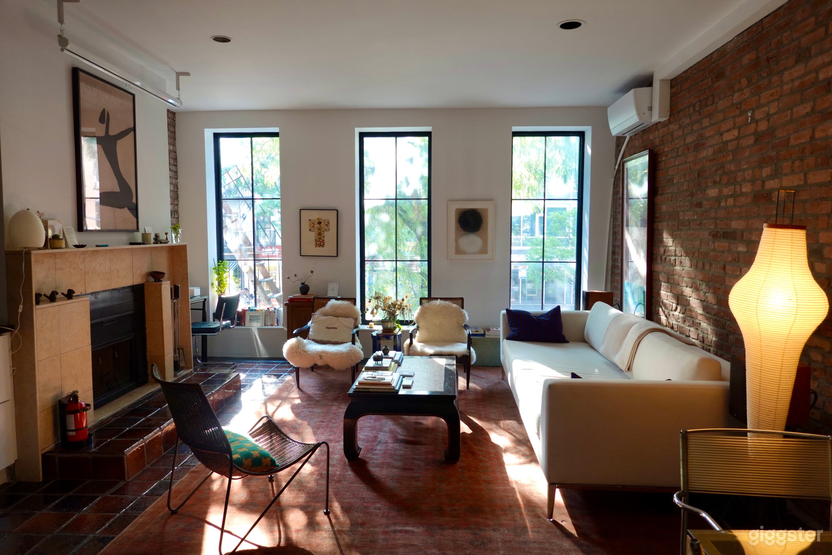 Retro 1BR with Tiled Floors, Tall Windows, Exposed Brick Photo 1