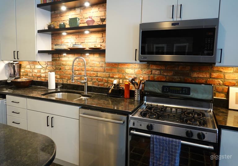  Charming NYC Loft: Exposed Brick, Tile Floors, Fire Place 
