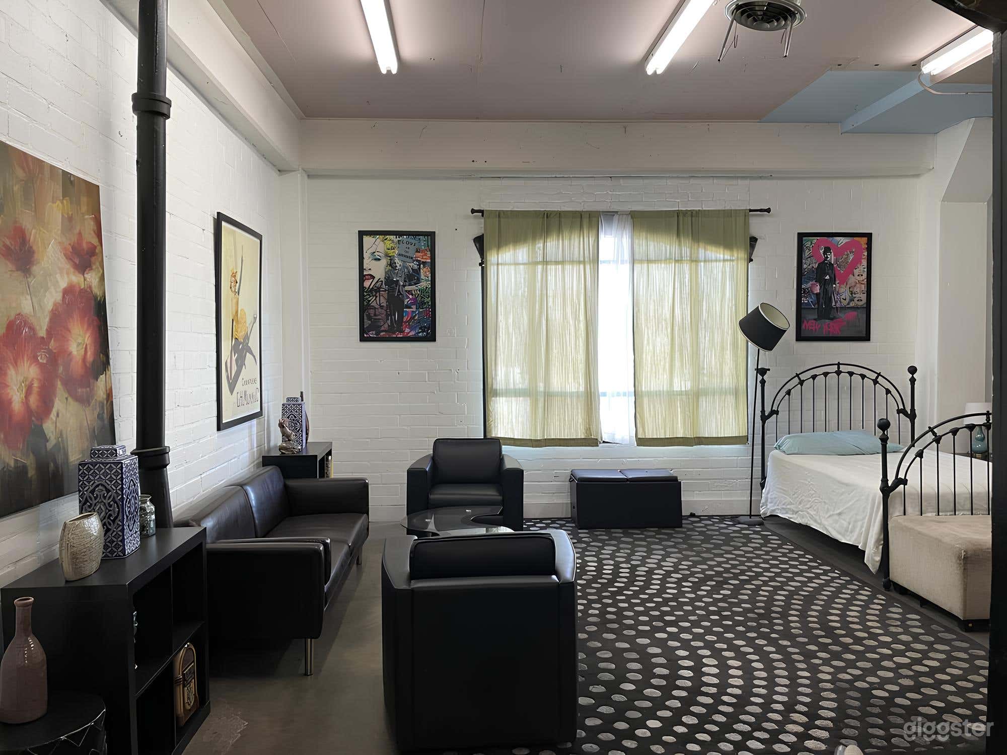 3rd Flr: Professional Office &amp; Apartment Production Setting Photo 2