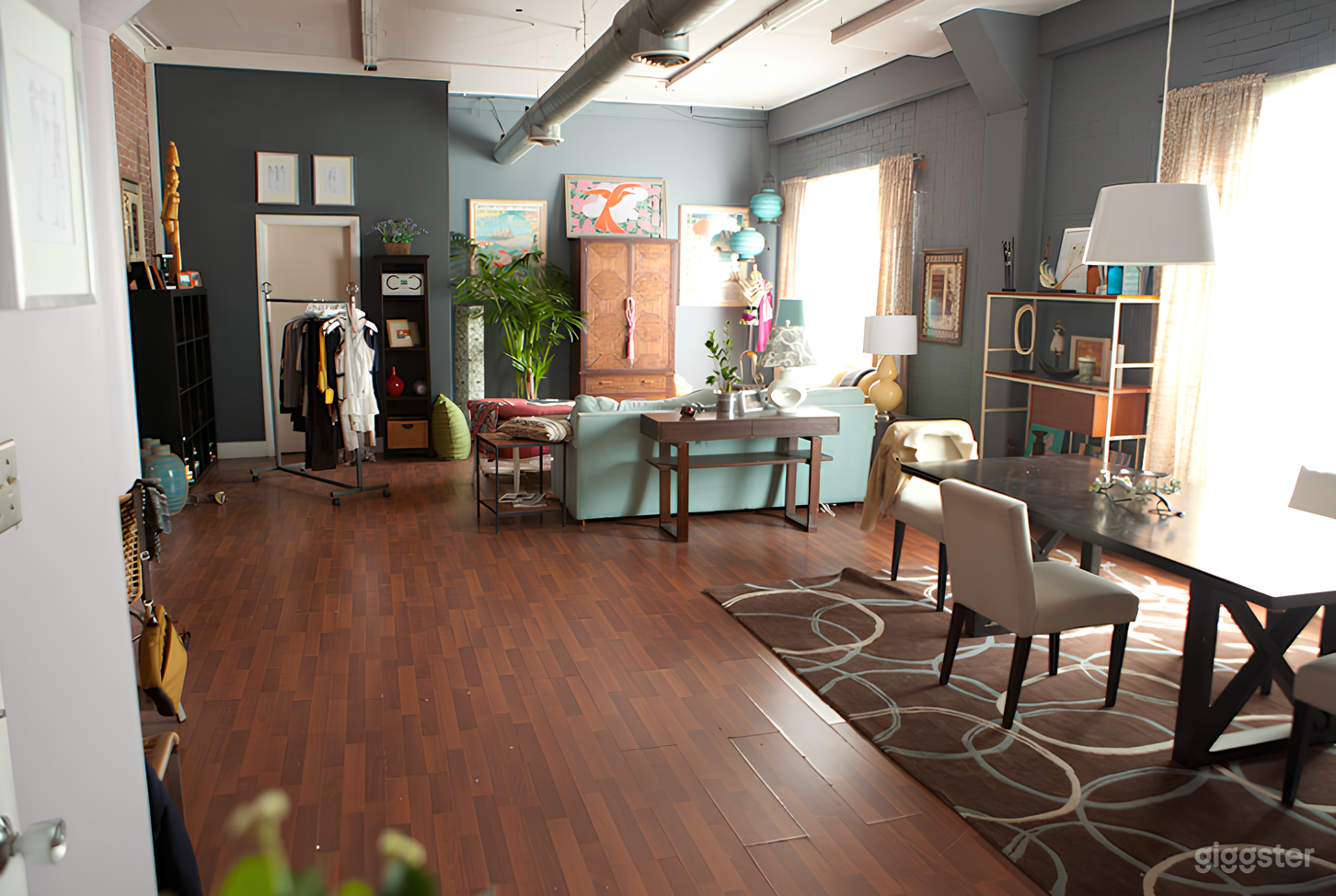 3rd Flr: Professional Office &amp; Apartment Production Setting Photo 1