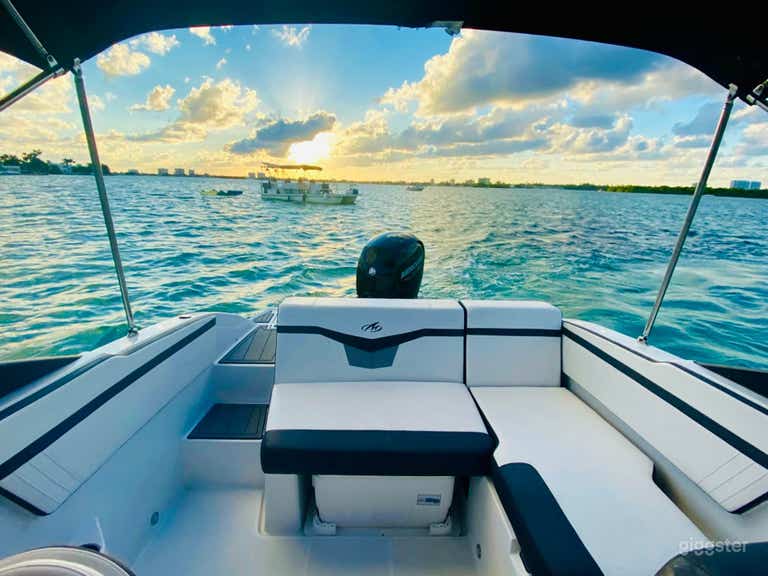  22-ft Boat - The Monterey M205 
