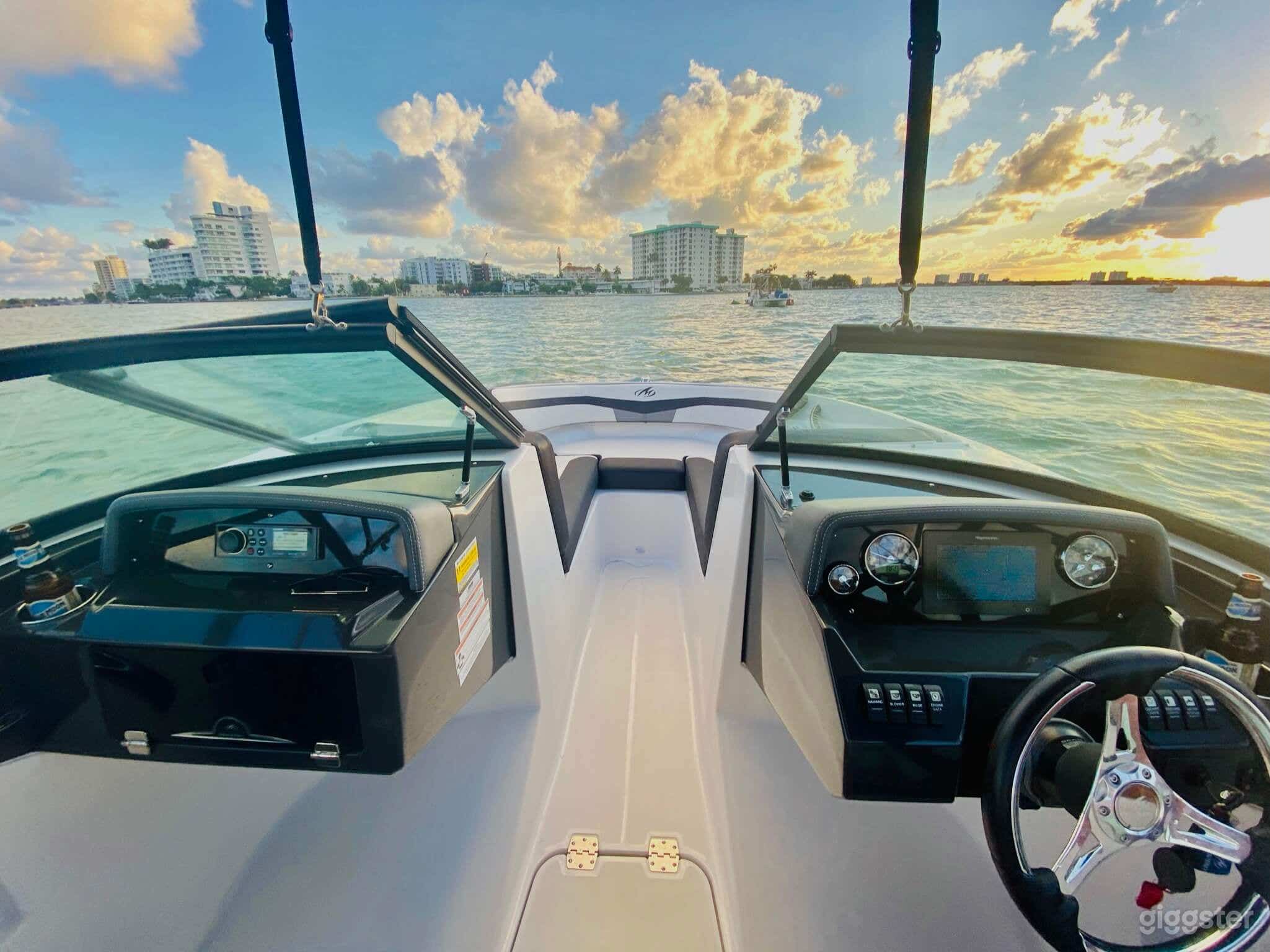 22-ft Boat - The Monterey M205 Photo 2