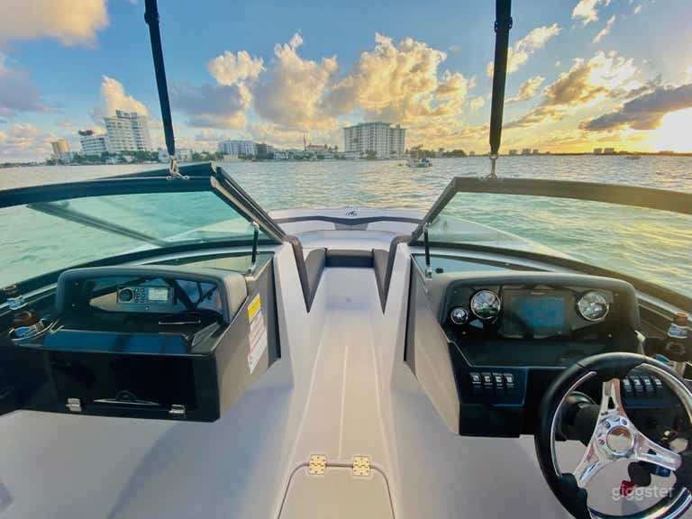  22-ft Boat - The Monterey M205 