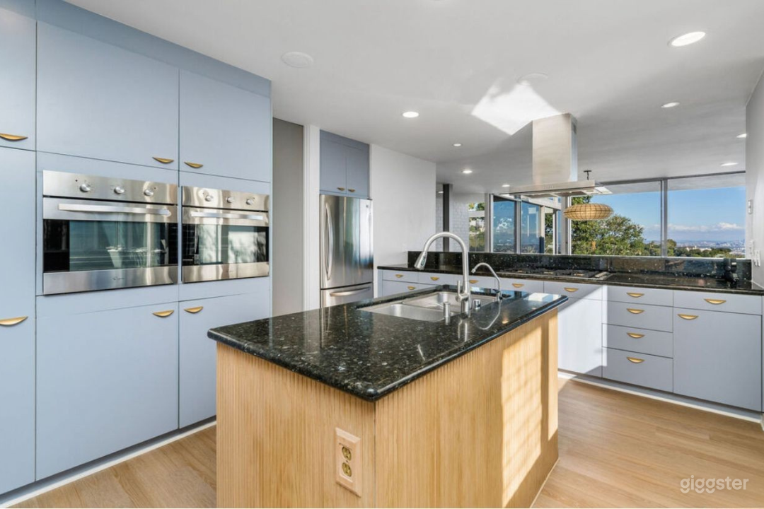 Iconic Modern View Estate with Tennis Court & Infinity Pool Photo 4