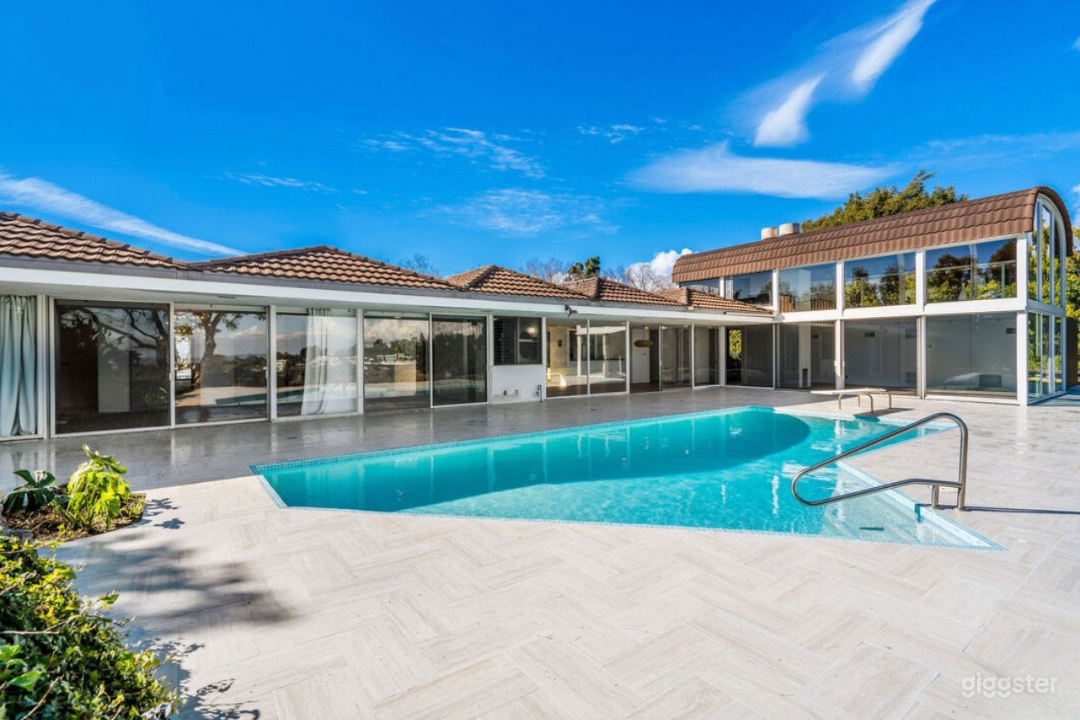 Iconic Modern View Estate with Tennis Court & Infinity Pool Photo 3