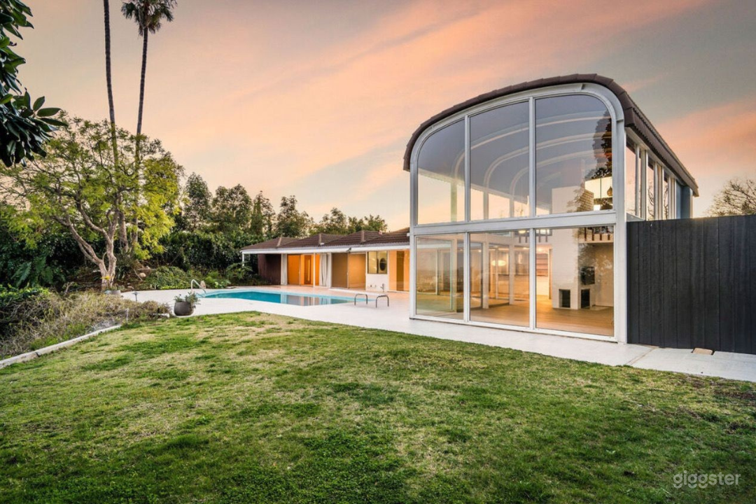 Iconic Modern View Estate with Tennis Court & Infinity Pool Photo 1