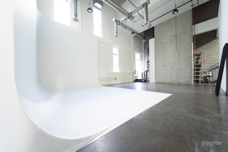  Big and Open, Stylish Industrial Studio 