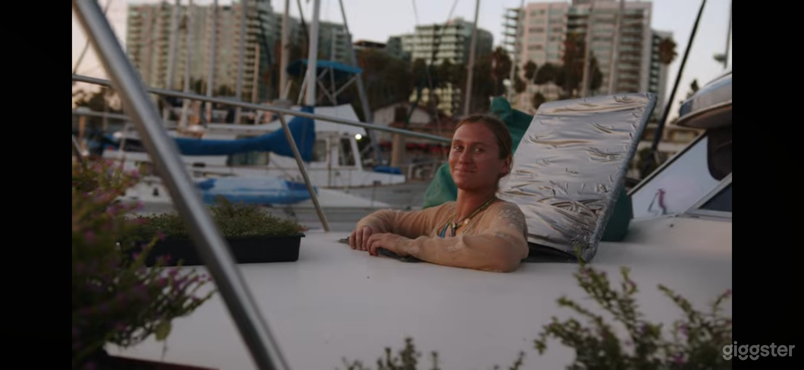 Magical House Boat with Waterfront Views Photo 2