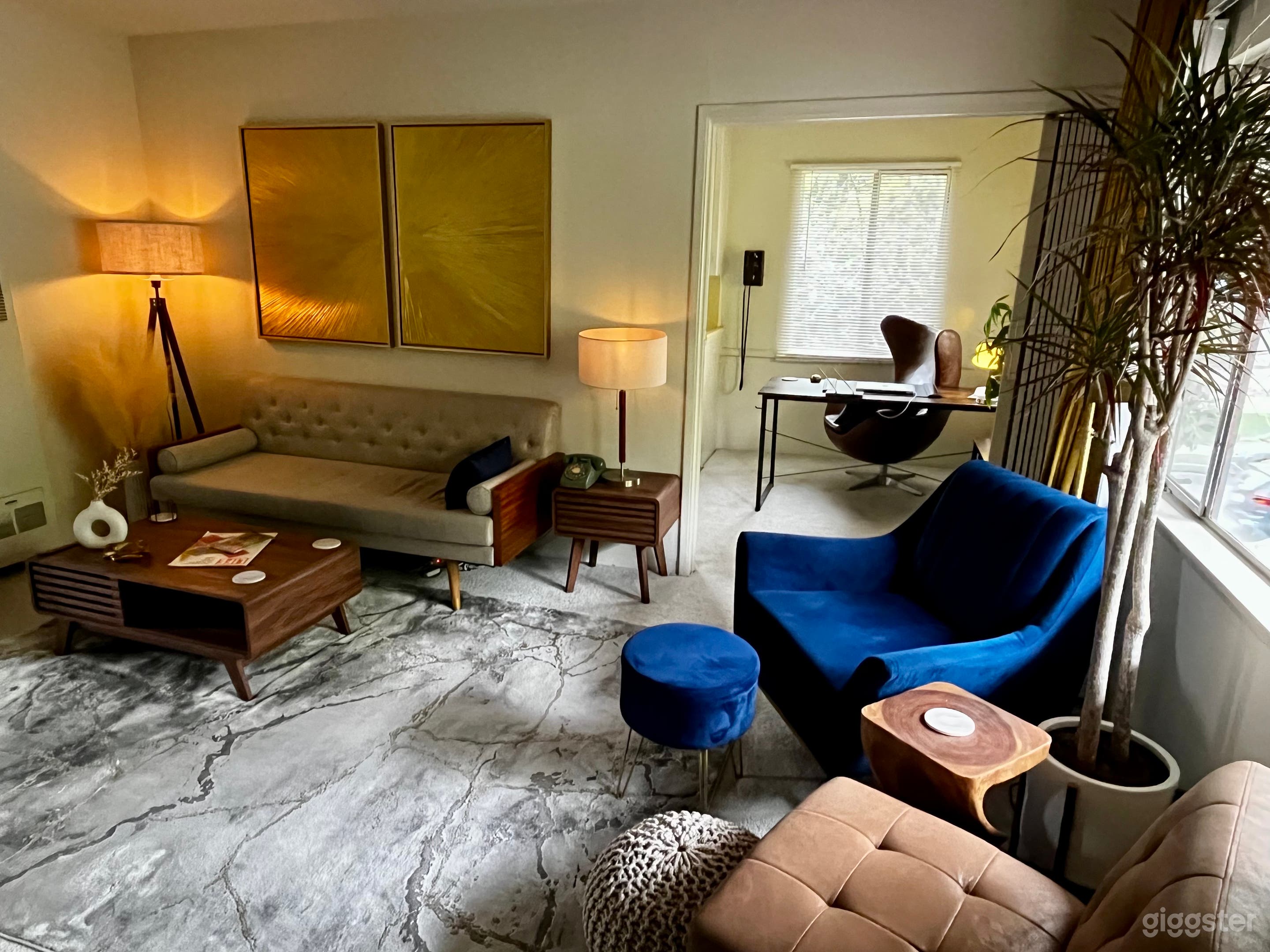 Mid Century Modern Apartment - Vintage, Retro Photo 4