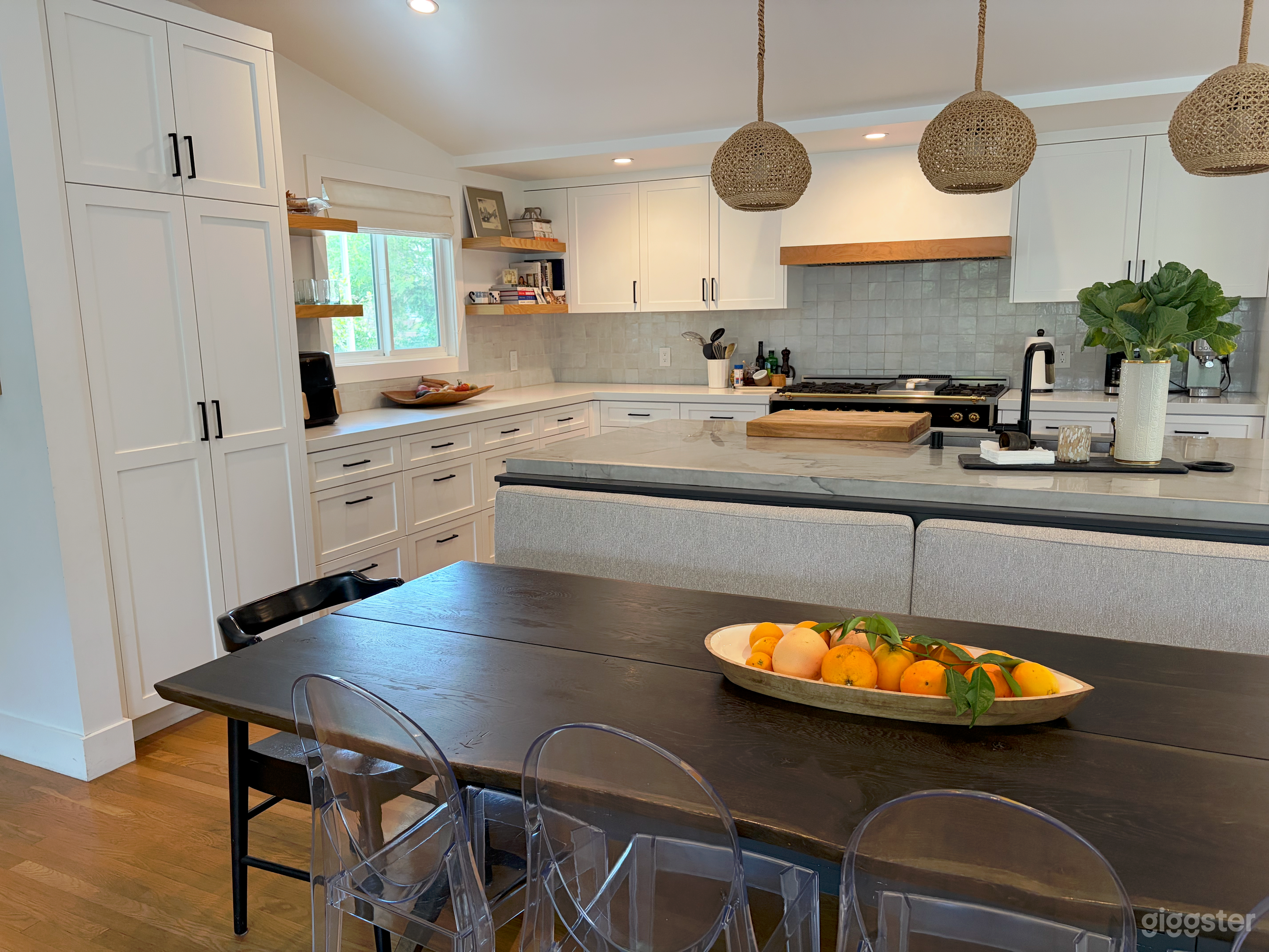 Bright + Mod Newport Bch Home w Chef's Kitchen/Easy Parking Photo 2