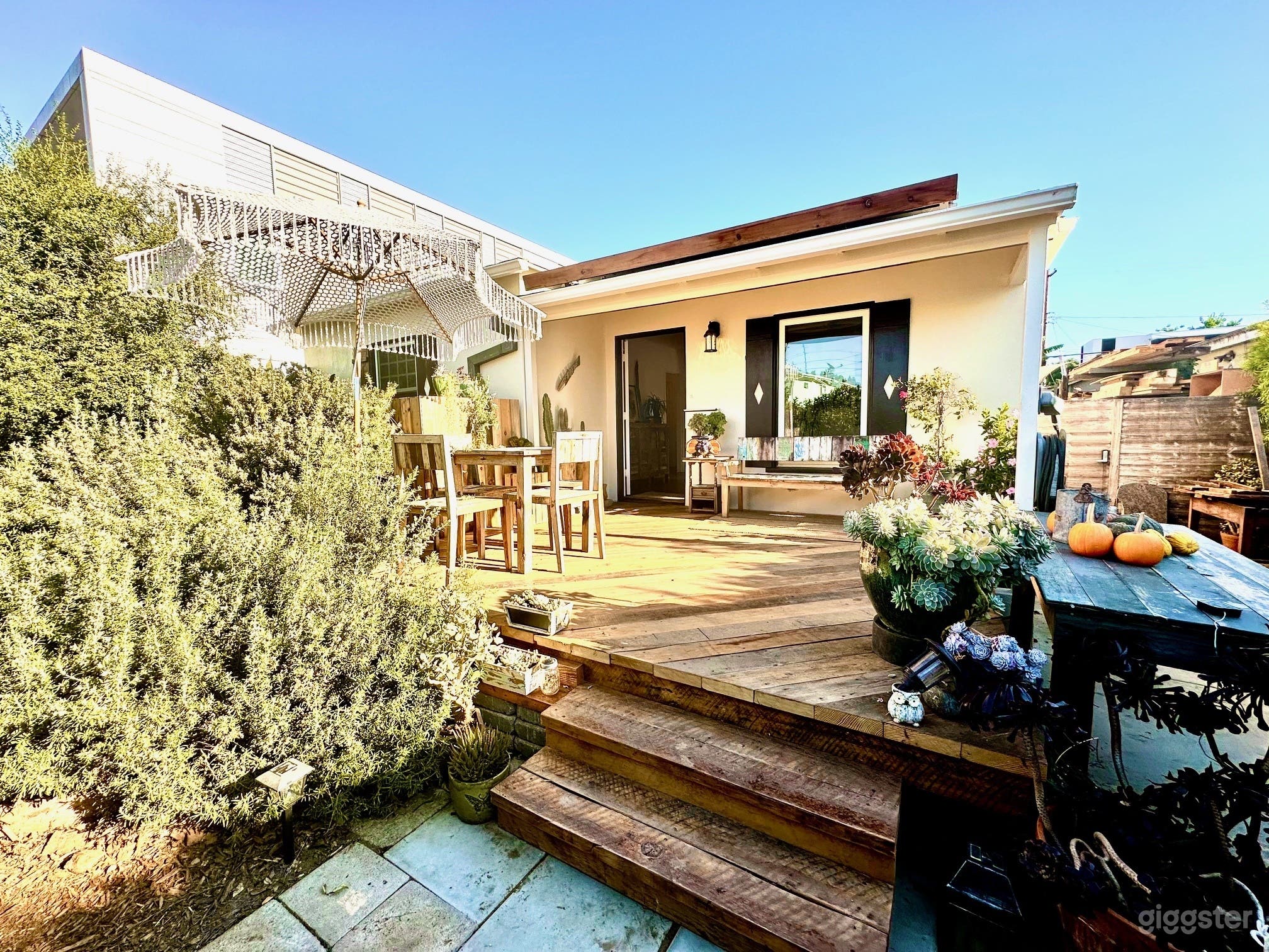 Luxurious House with Picturesque Settings Photo 1