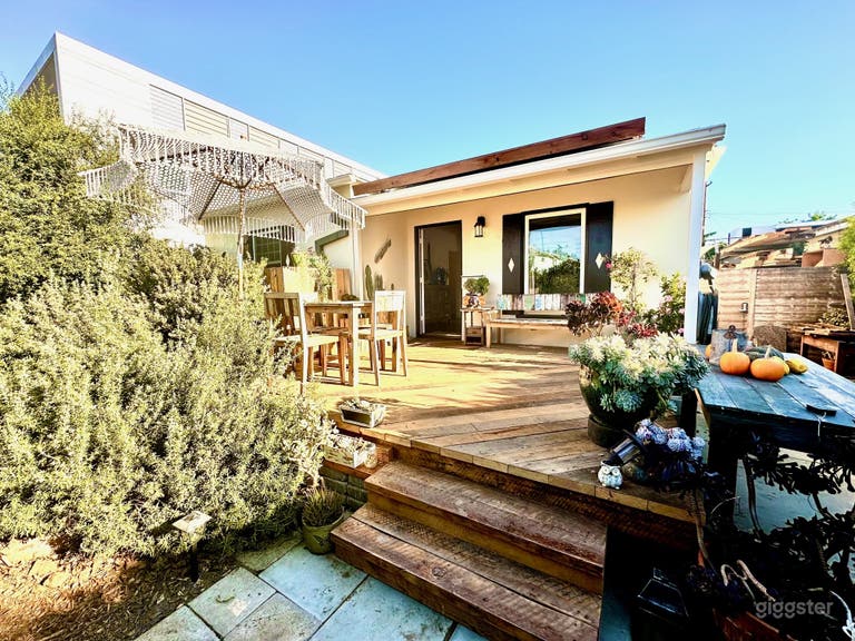  Luxurious House with Picturesque Settings 