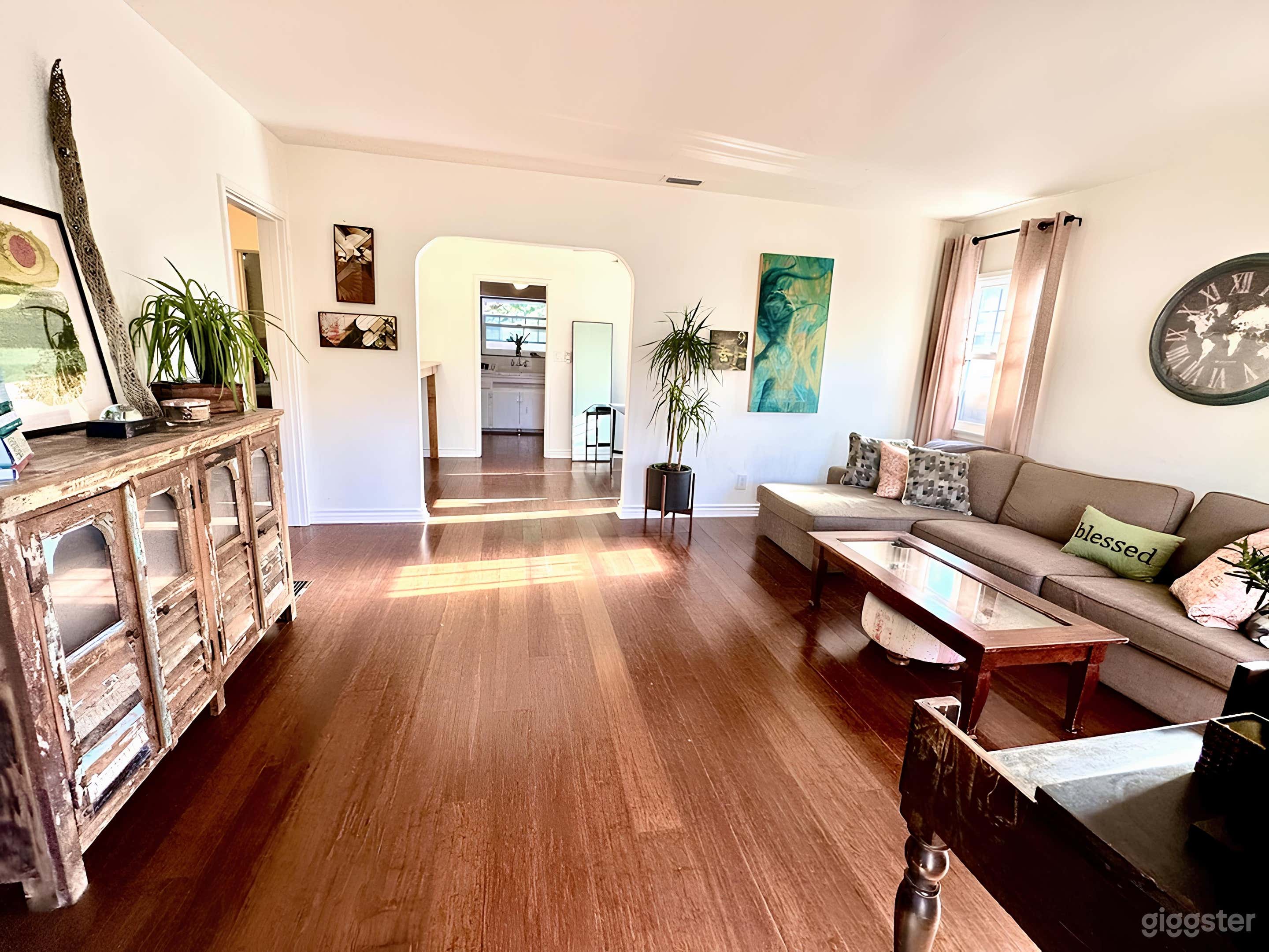 Luxurious House with Picturesque Settings Photo 2