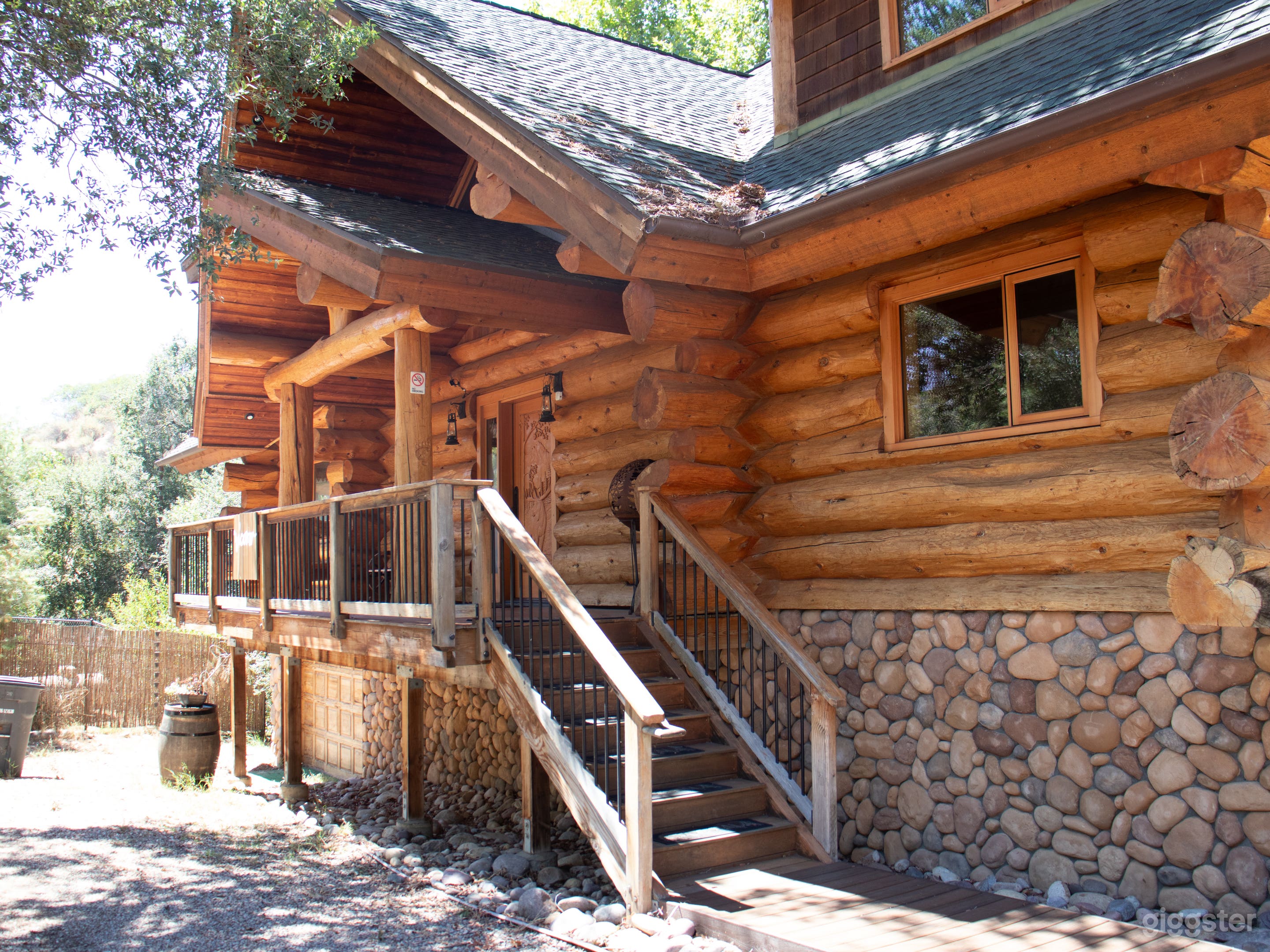 Elegant and Prestigious Filming & Photoshoot Haven Photo 3