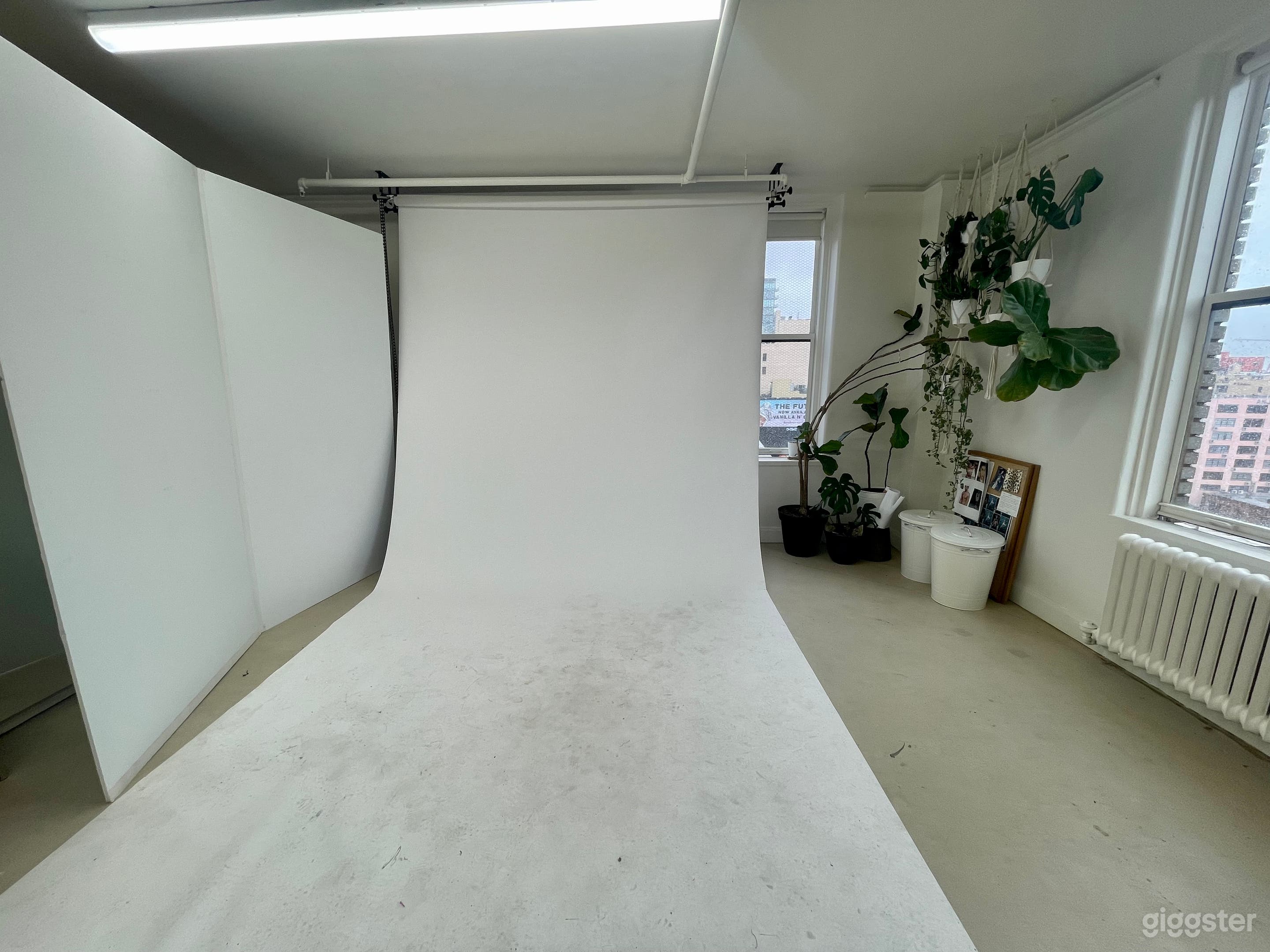  Natural Light Photo Space w/ stunning views Photo 1