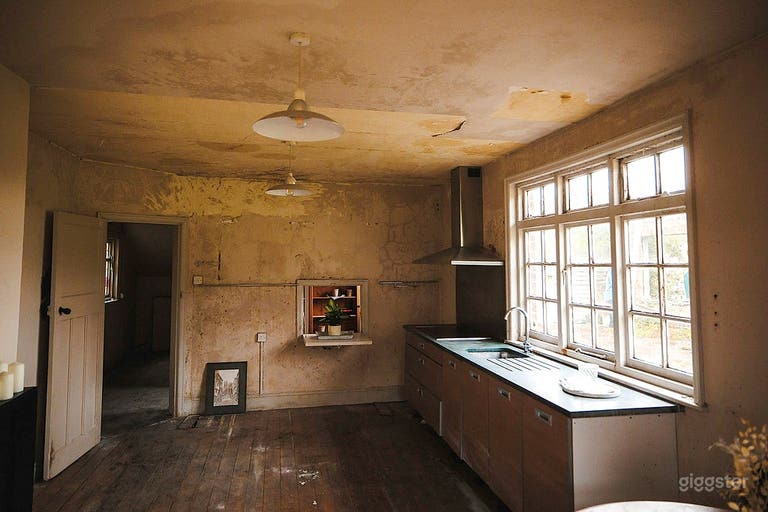  Abandoned WWII Searchlight House & Outbuildings on 6.5 Acres 