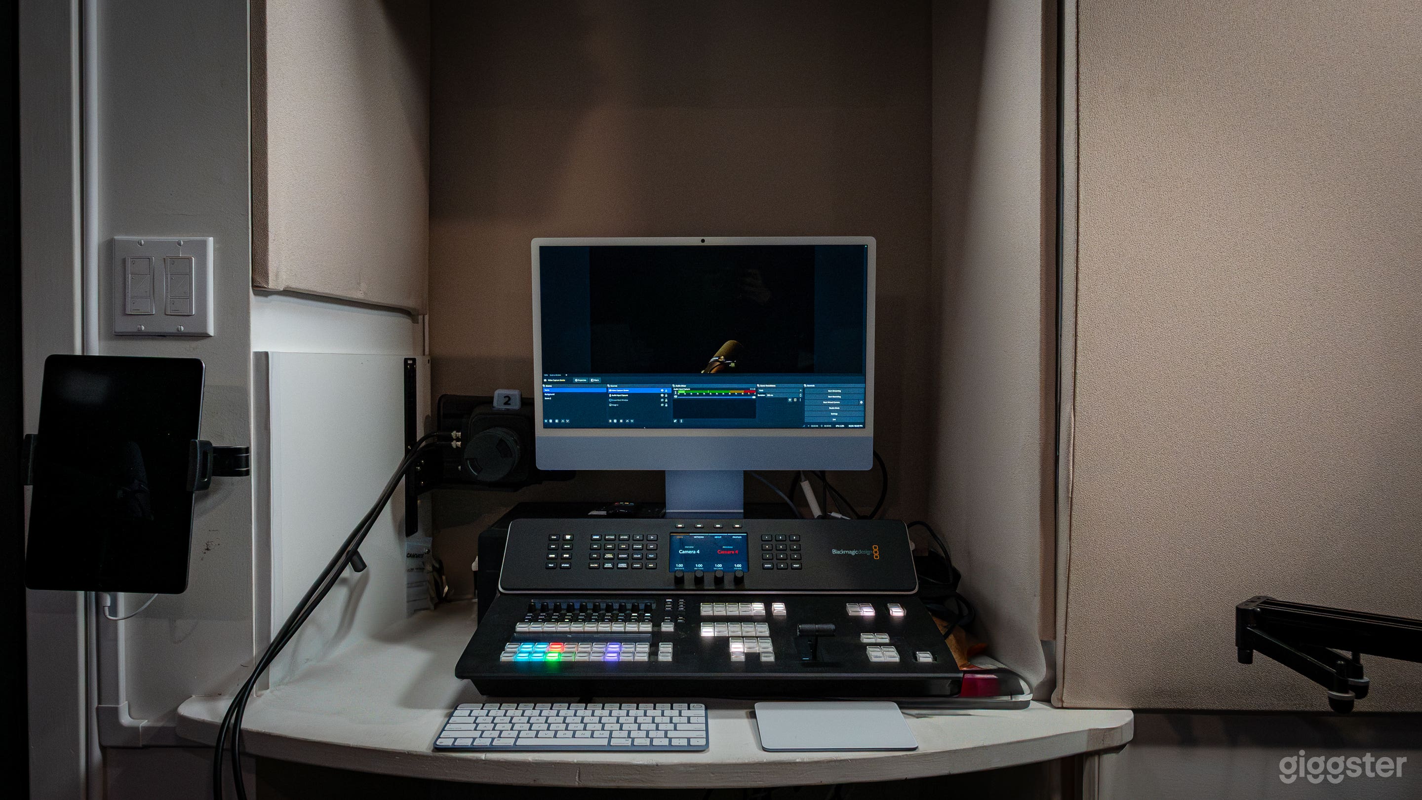 Top-notch Podcast Room by The Recording Club Photo 3