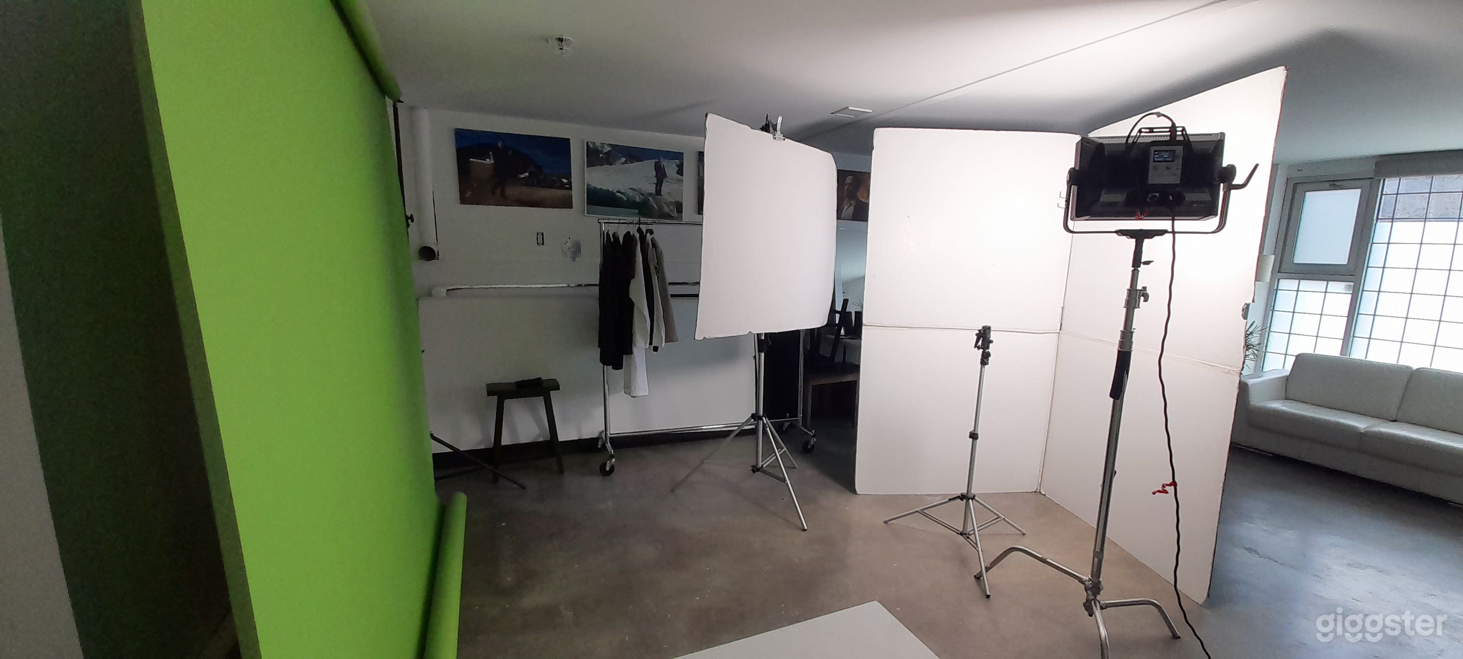 Optional green roller seamless rental available for "green screen" ! 