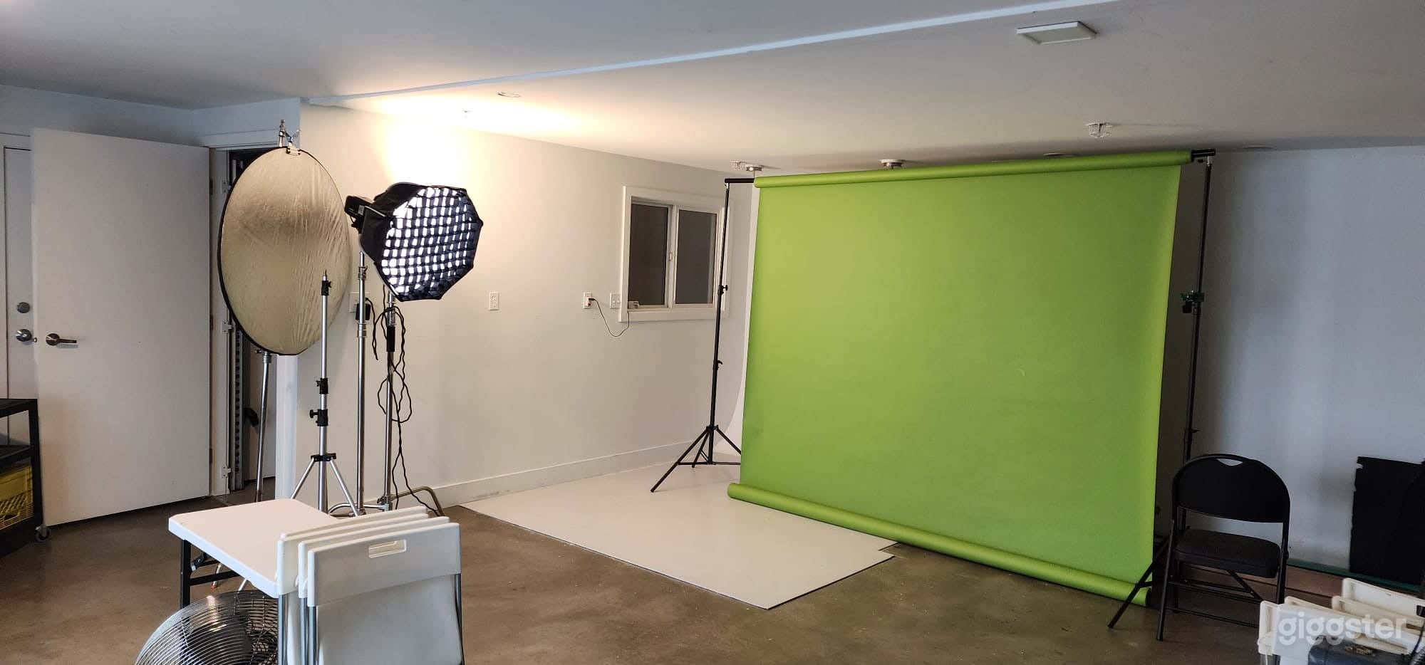Optional green roller seamless rental available for "green screen" ! 