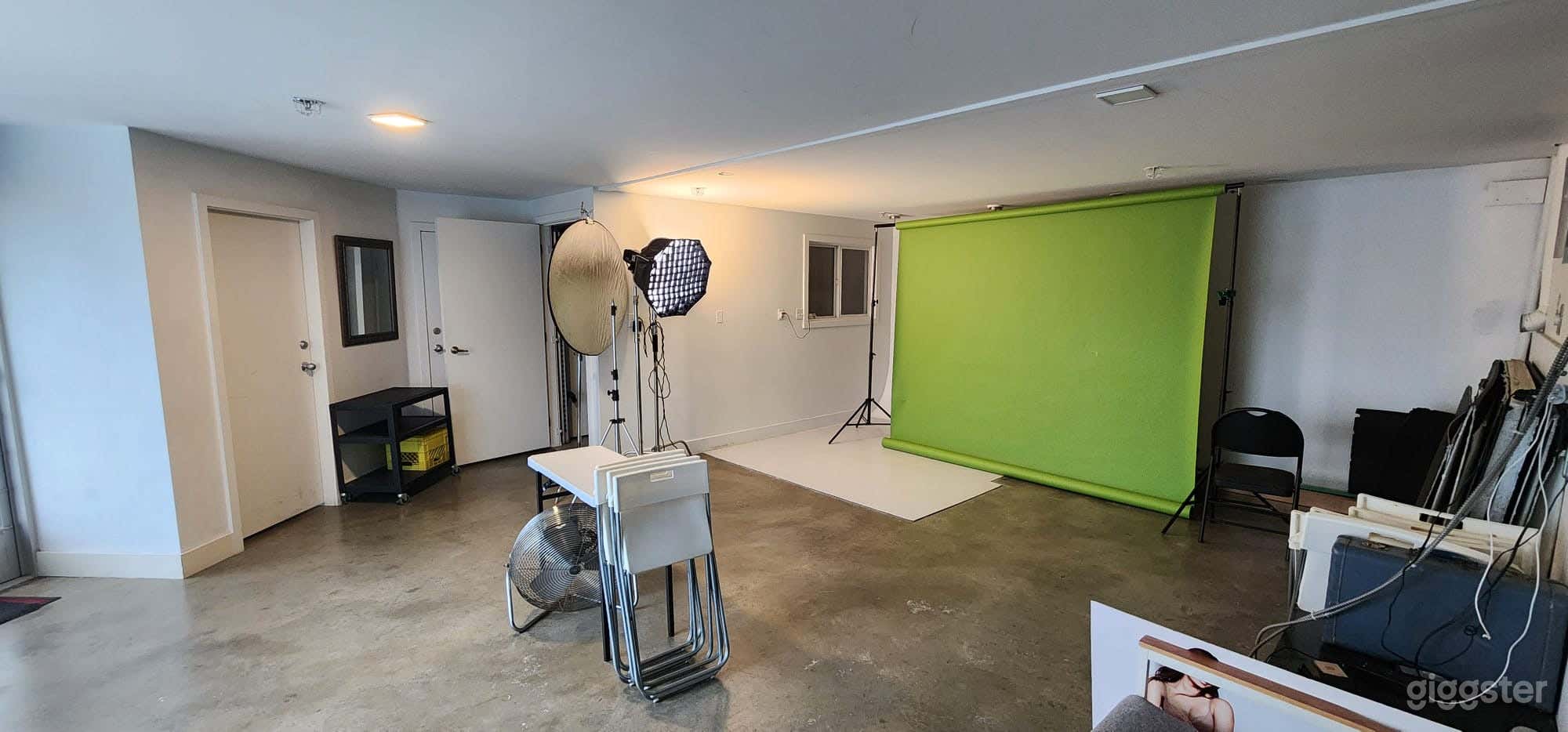 Optional green roller seamless rental available for "green screen" ! 