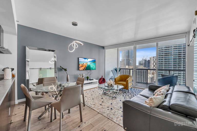  Sophisticated High-Rise Condo with Skyline Views 