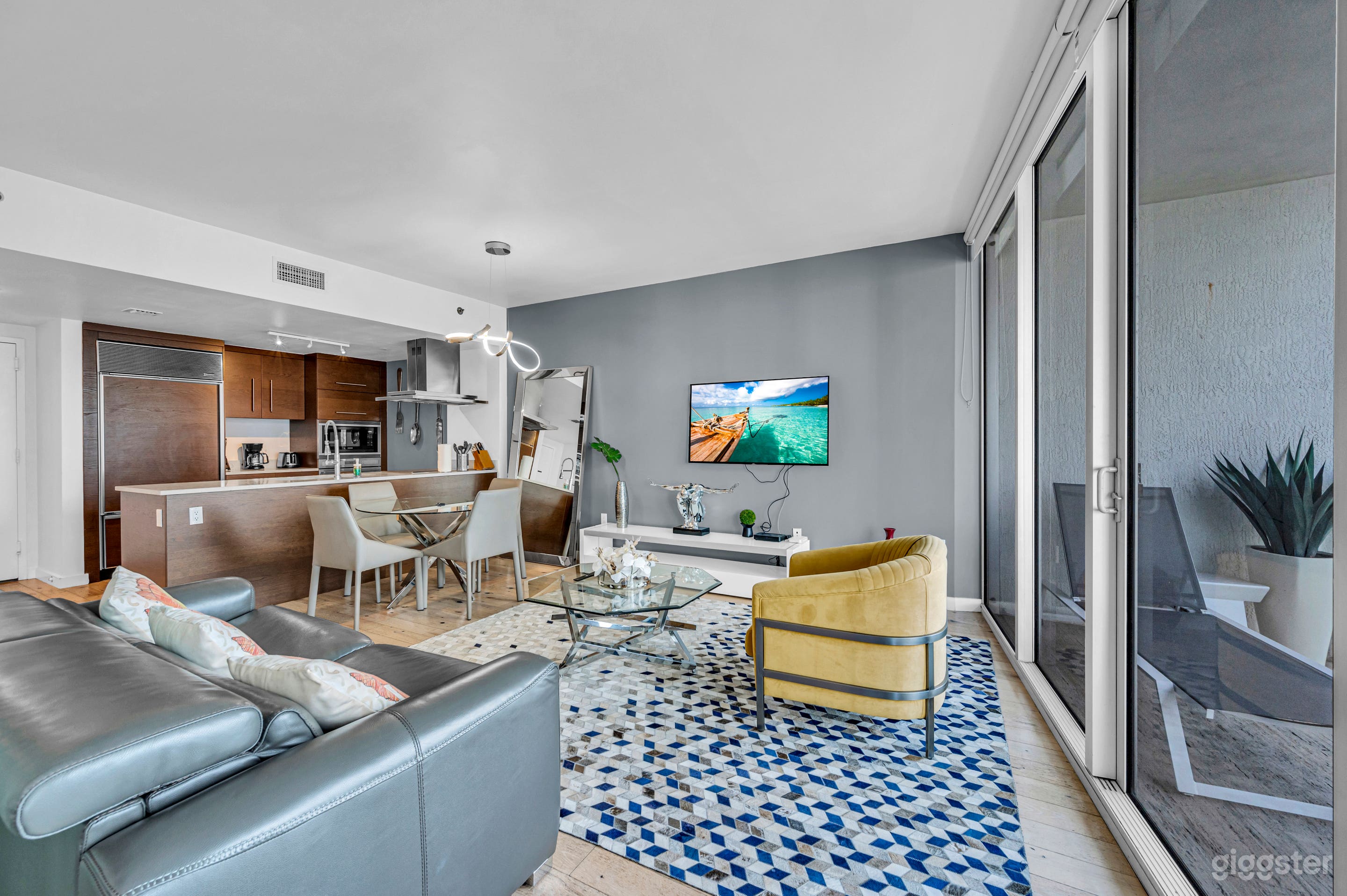Sophisticated High-Rise Condo with Skyline Views Photo 3