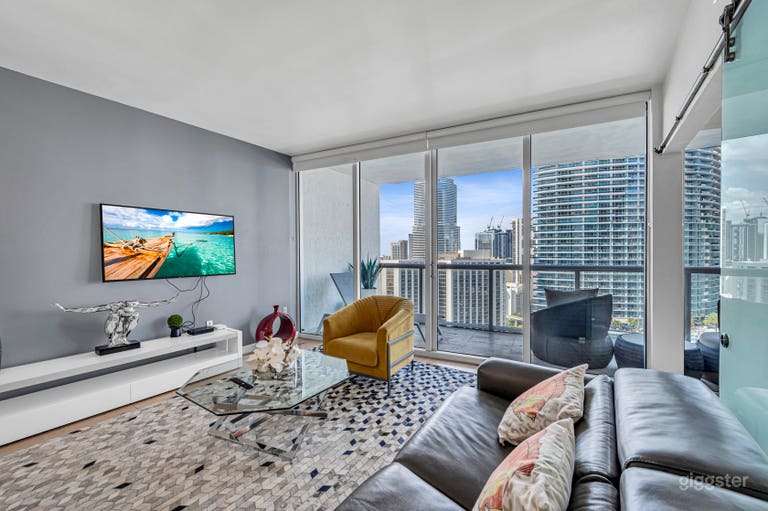  Sophisticated High-Rise Condo with Skyline Views 