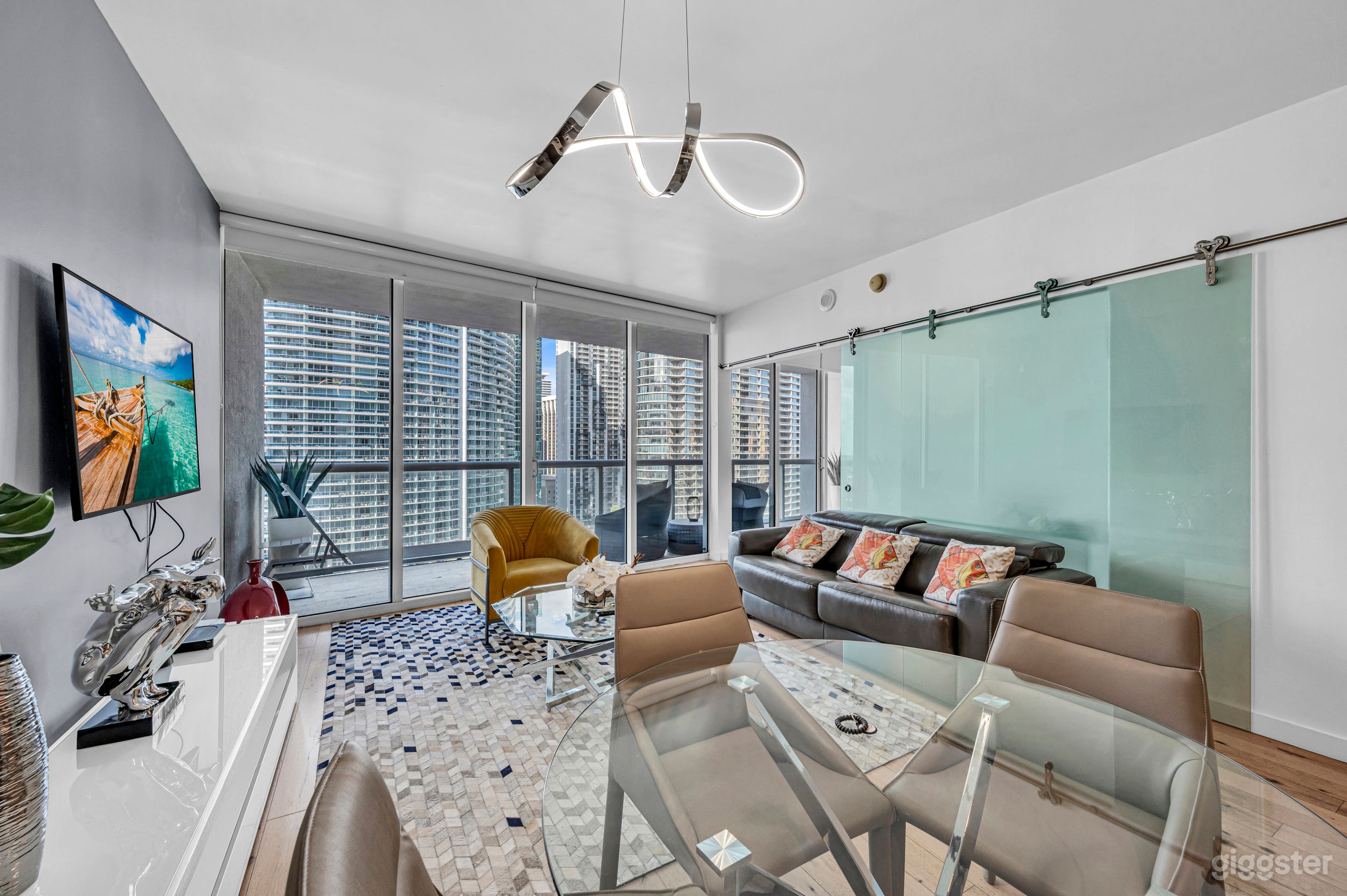 Sophisticated High-Rise Condo with Skyline Views Photo 2