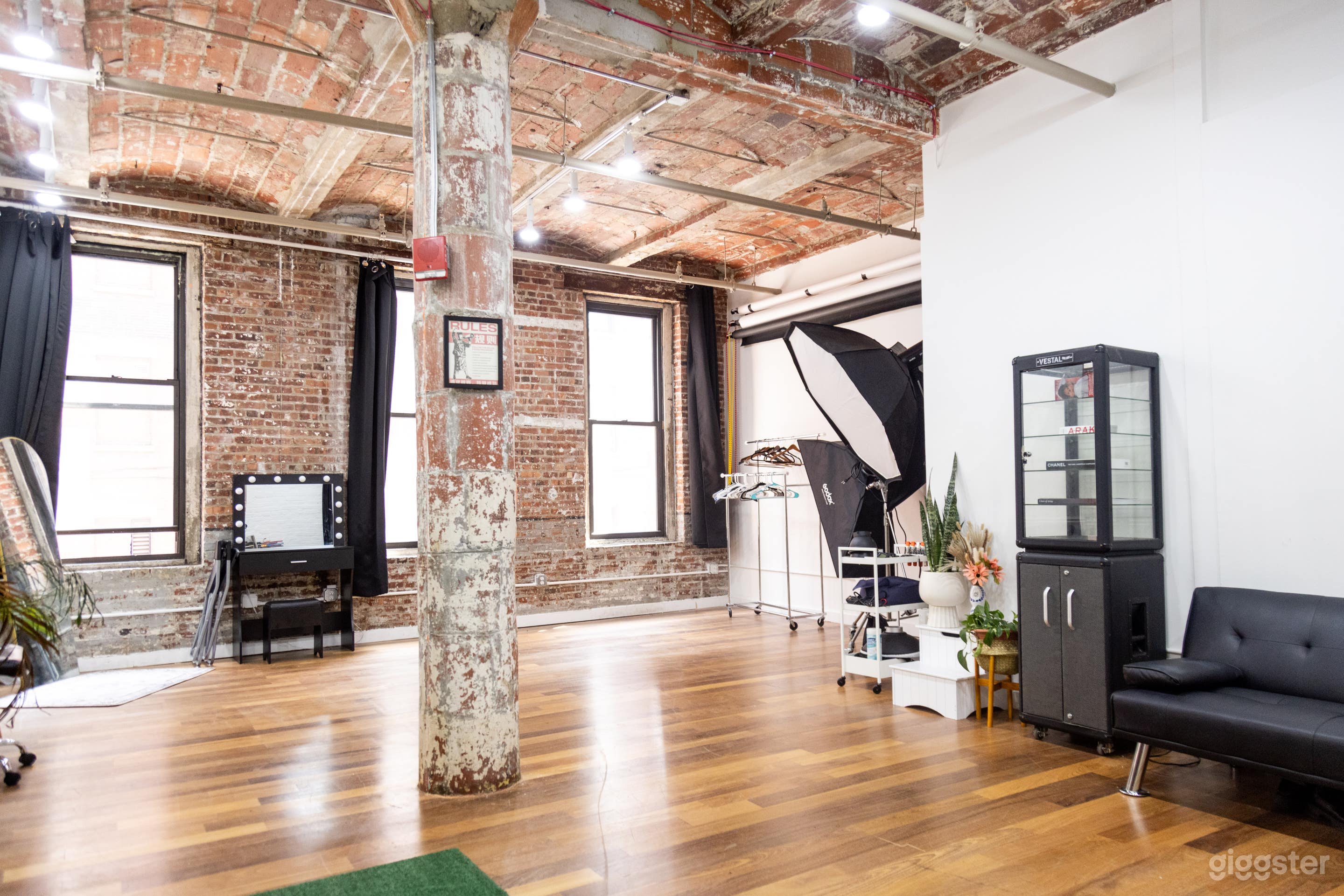 Full Equipment Studio: Muti Set, Great Location Photo 1