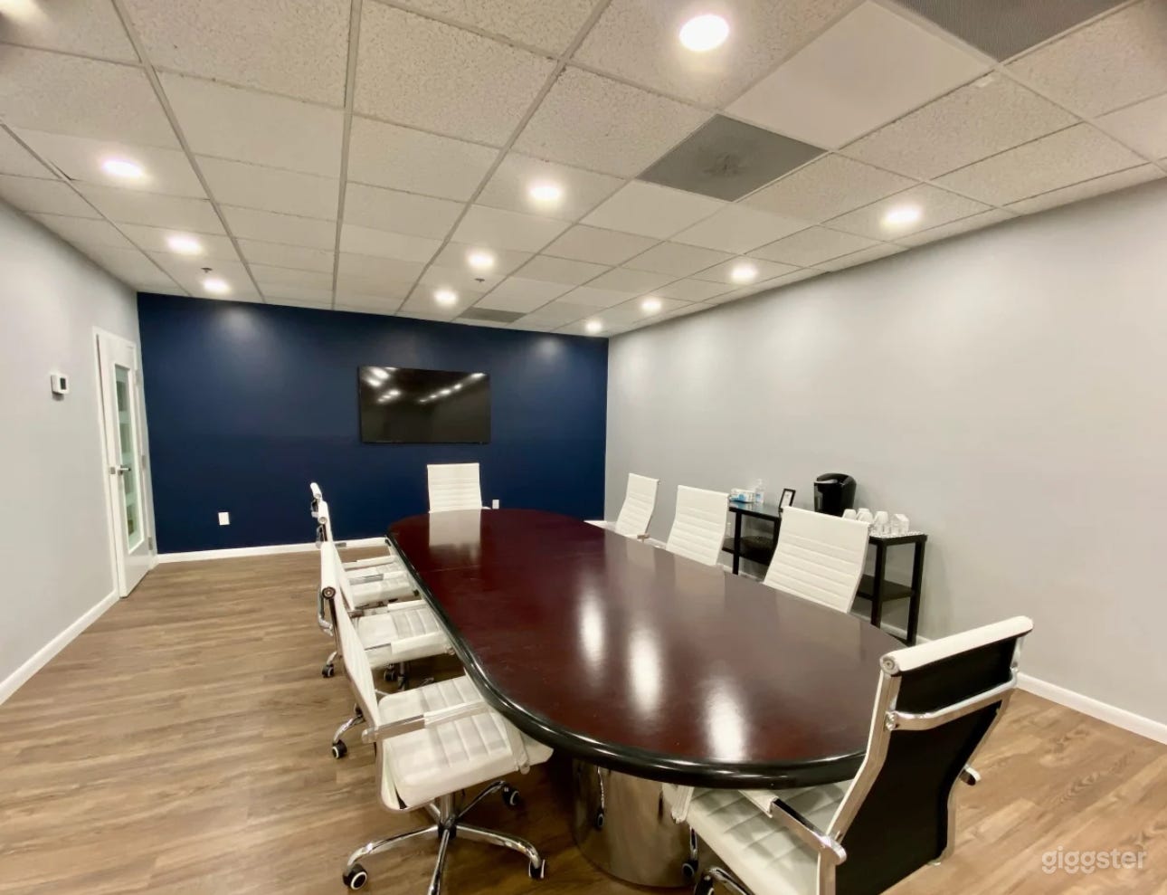 Comfortable and Professional meeting space  Photo 1