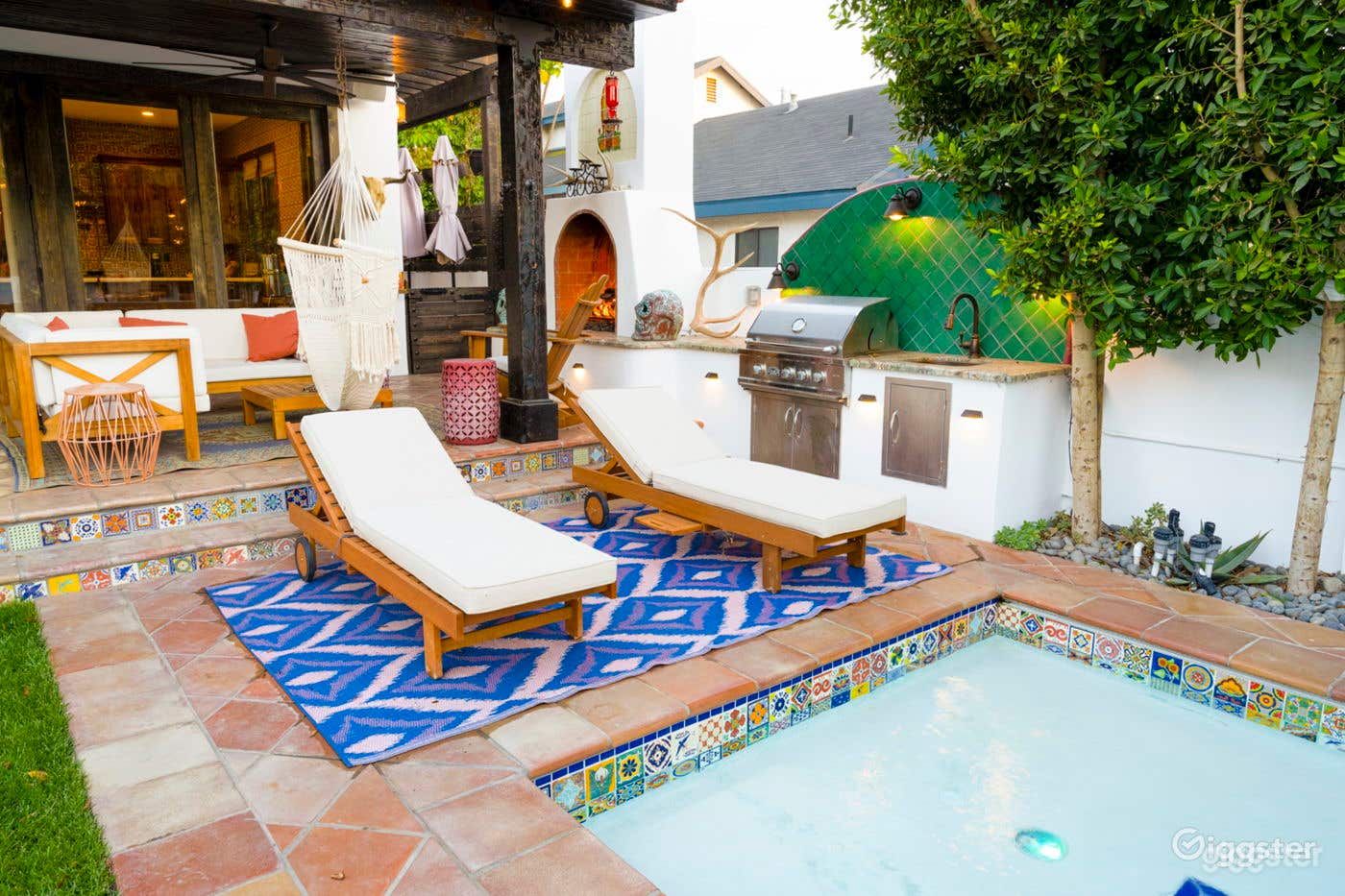  CHARMING SPANISH HACIENDA: PERFECT SET/POOL Photo 2