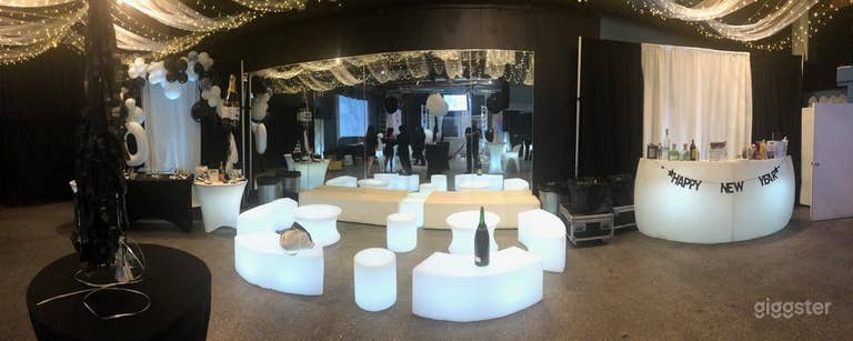  Light up Lounge & LED Dance floor 