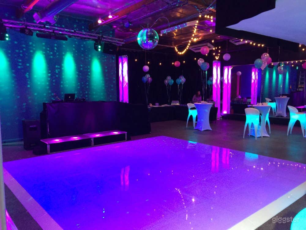 Light up Lounge &amp; LED Dance floor Photo 1