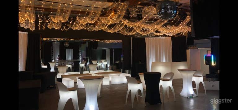  Light up Lounge & LED Dance floor 