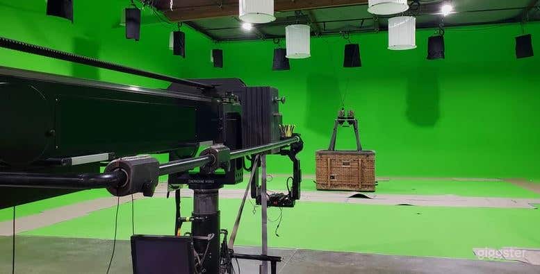 Studio 4 - GREEN SCREEN STUDIO, CYCLORAMA SOUNDSTAGE  Photo 1