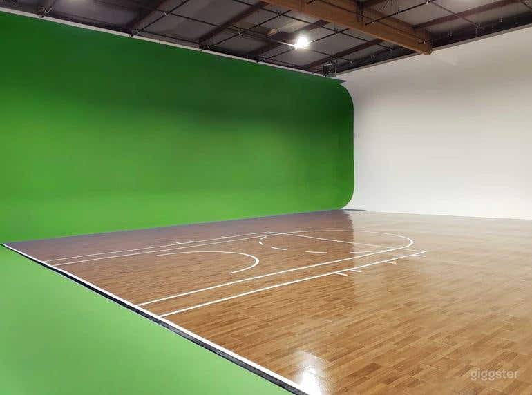 Studio 4 - GREEN SCREEN STUDIO, CYCLORAMA SOUNDSTAGE  Photo 2