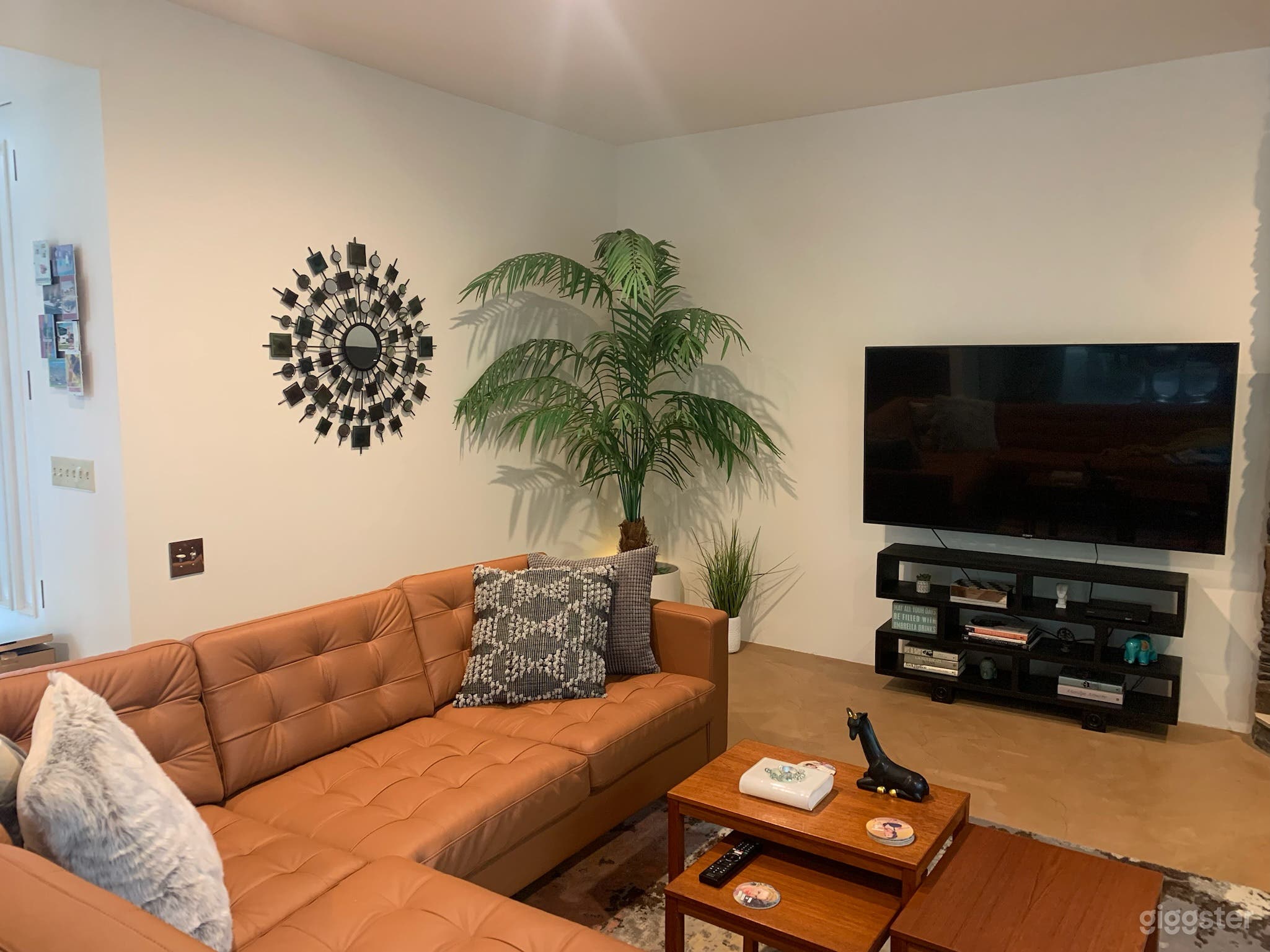 Midcentury Modern House with Rat Pack Vibes Photo 3